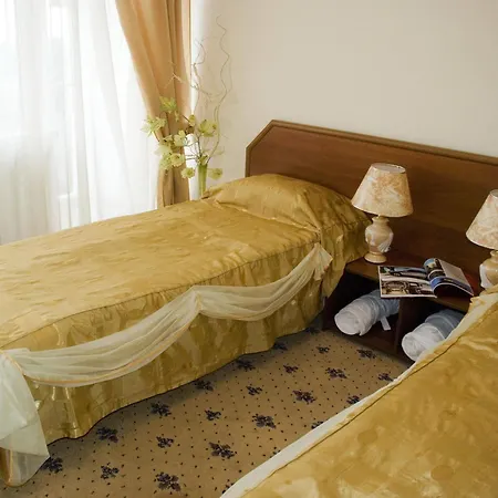 Premier Compass Hotel 3*